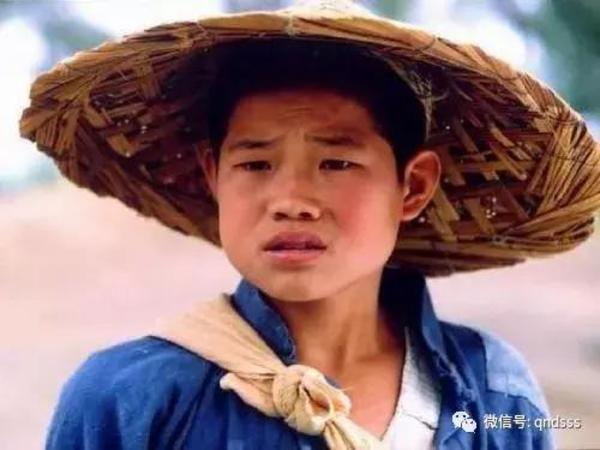 《小兵张嘎》里的四位小童星，有人身家上亿，最惨的在家里种地！