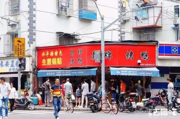 焦！香！脆！2平米小店17年只卖锅贴，上海老阿姨争着来排队！