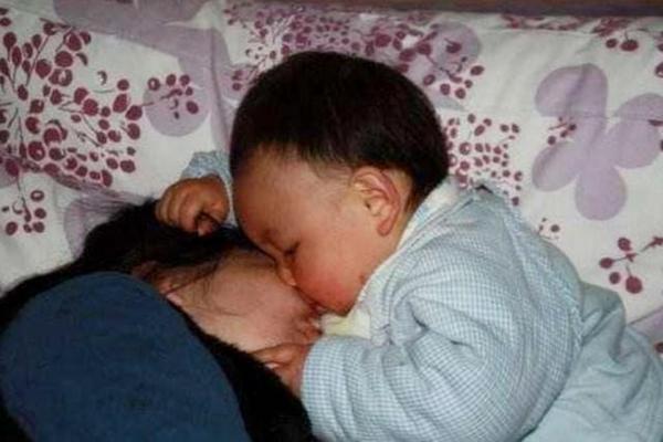 陪孩子睡觉的几大囧状，过程就是一部血泪史，大部分妈妈都会经历
