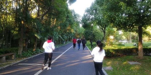 沪上27所高校的晨跑体锻大军，其中是否有过你的身影？