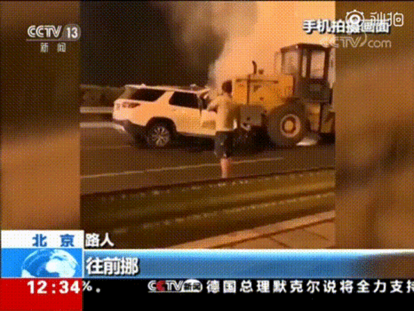 “冷血”司机光打电话不救人?两条生命的代价切莫引来更深的猜忌和冷漠