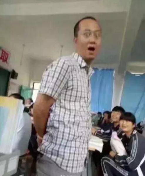 原来老师才是真正的段子手!哈哈哈哈哈哈....