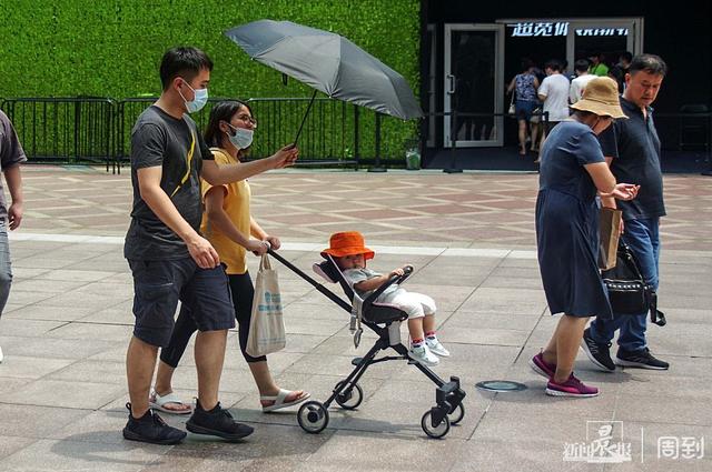 今夏申城首个高温日，气温已超35℃ | 晨镜头