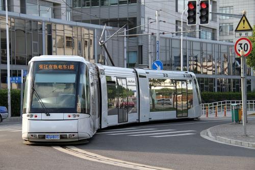 谈上海浦东的张江有轨电车为何难以流行：单轨让其无法实现快速化