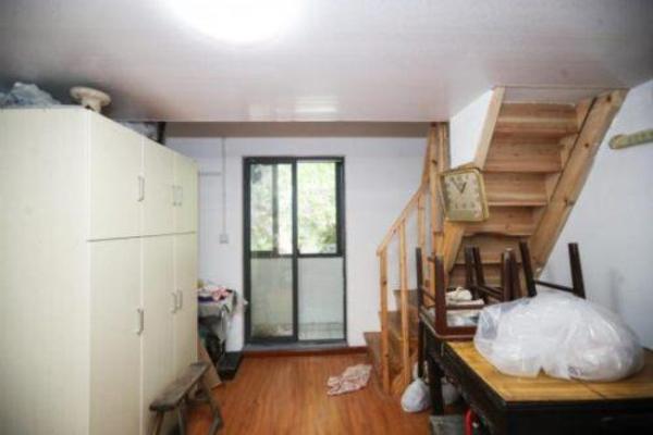 5平米空间如何腾出1平米装马桶?生活在“最难改造房型”的居民住上“新房”