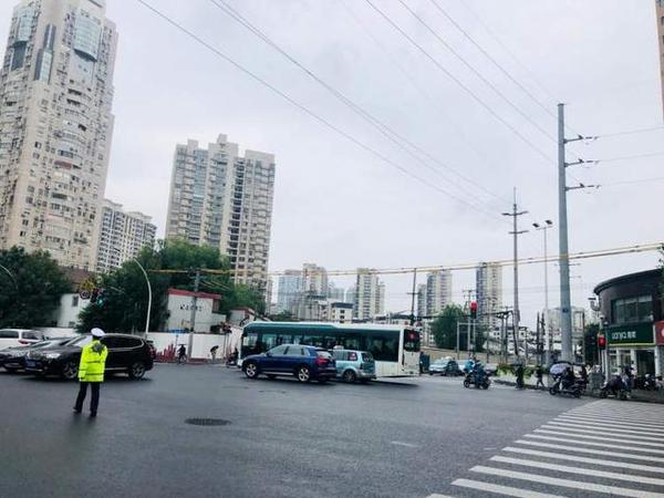 终于说再见!田川路这条道路重现疏朗“天际线”,又一老大难问题得到解决