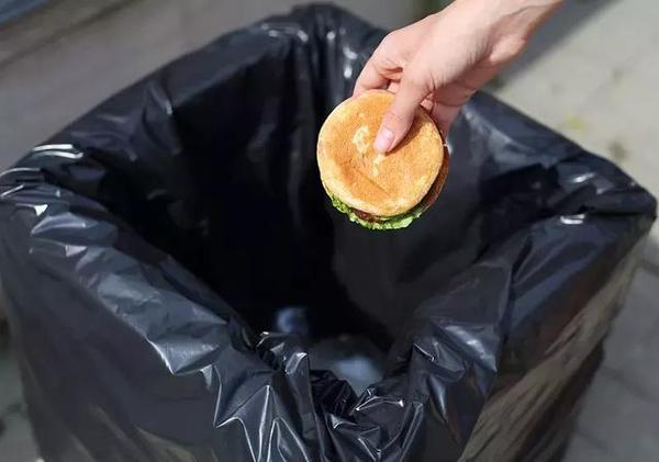 申晨间 | 下月起，吃完早餐垃圾带回家！上海马路上不再有“湿垃圾桶”