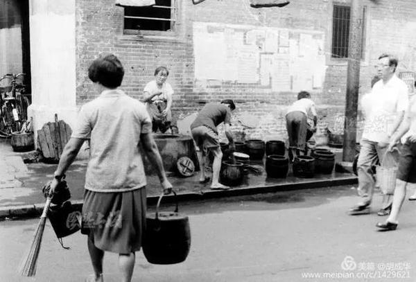 二十年前，上海人的蜗居画面