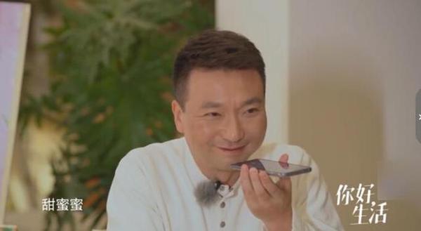 康辉与妻子结婚二十二年甜蜜如初 央视主持们大呼受不了!