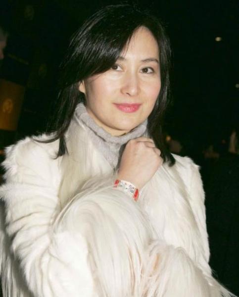 何超琼和父亲何鸿燊旧照公开：1969年住豪宅