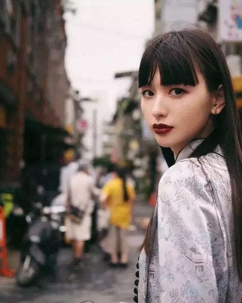 日本超人气模特坐拥百万粉丝，还是穿搭教主，居然是位上海姑娘？