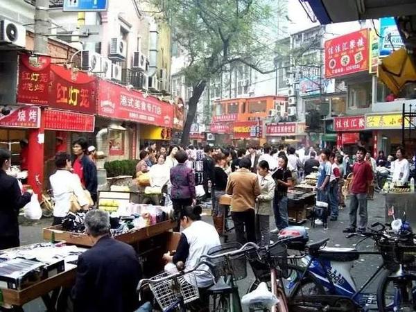 新旧吴江路，经典老上海！这最火爆的美食街，藏着多少旧辰光