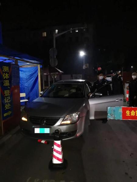 上海人看看又想笑了！松江一司机酒驾进小区，瞬间睡着被抓…