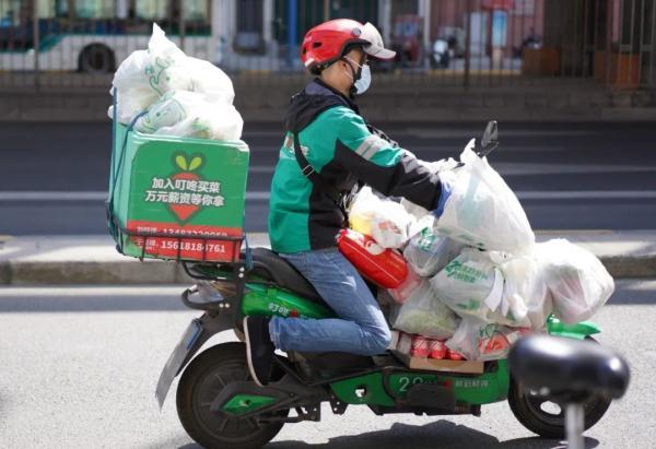 上海各线上平台订单激增，骑手们正在奔跑！呼吁身体允许的市民尽量直接线下购物...