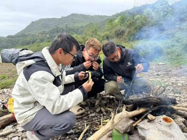 四川峨边笋用竹科技小院学生在山上驻扎。受访者供图