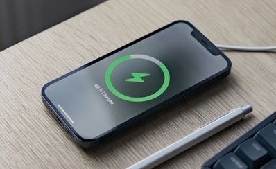 半年实测揭秘快充到底伤不伤电池：损耗差距不到1%