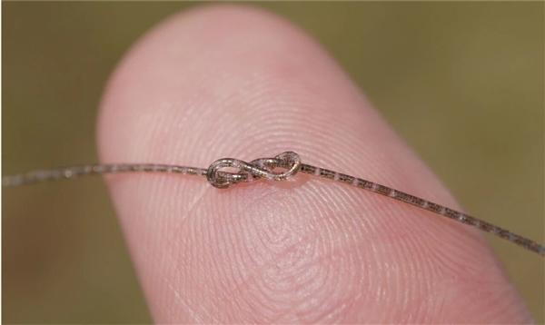 复旦团队重大突破 世界首款纤维芯片问世:大规模集成电路 卡车碾压也不怕
