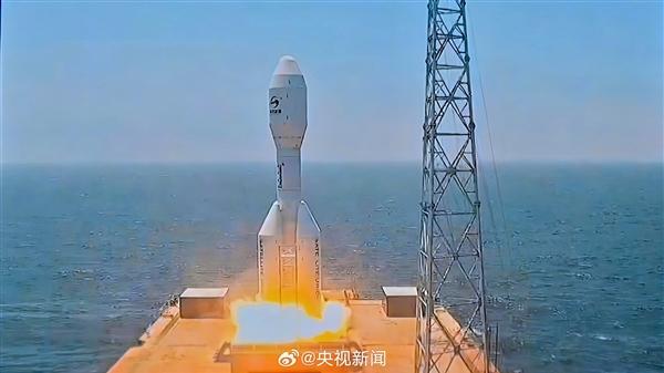 一箭九星！全球最大固体运载火箭引力一号遥四首次远海发射成功