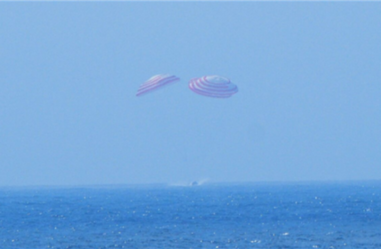 我国首次载人飞船返回舱海上搜索回收：成功完成！