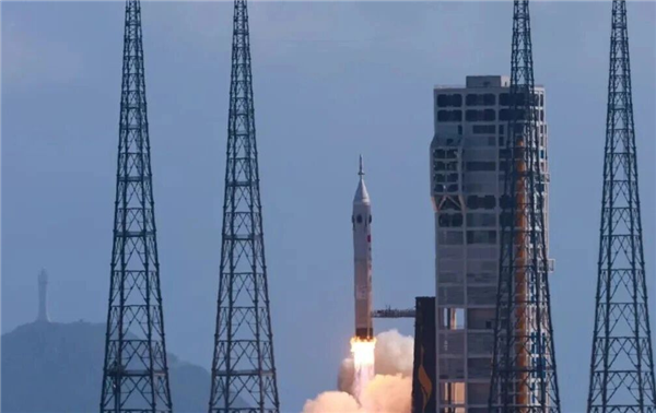 登月!长征十号火箭+梦舟载人飞船首飞成功:现场动图来了